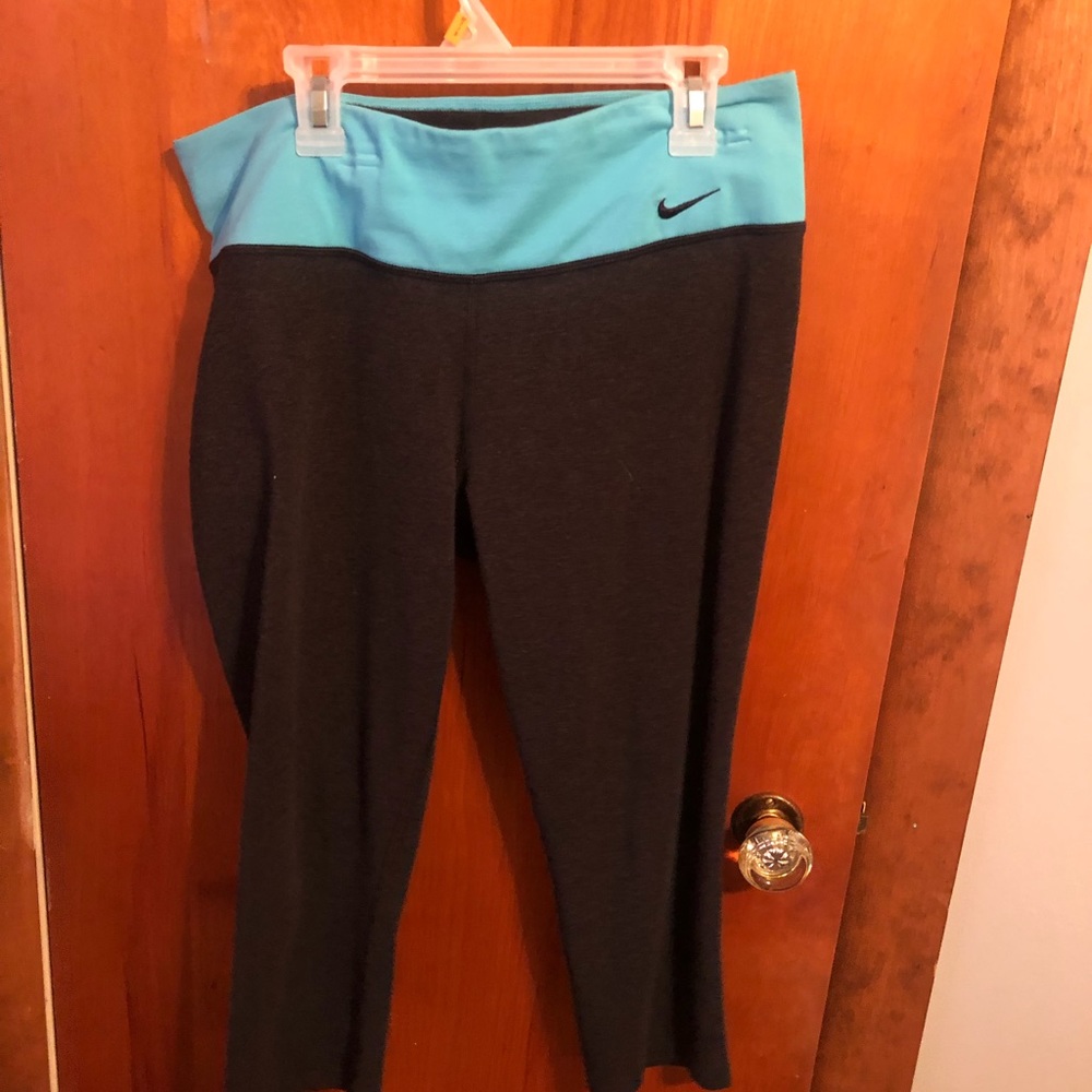 Size LARGE Nike leggings grey